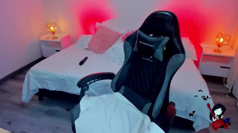 Snapshot of noahcryptic chatting on September 30, 6:52 am Noah  online show from September 30, 6:52 am