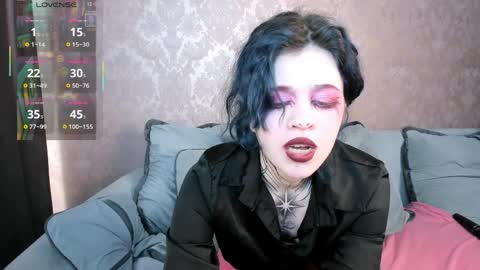 Elly online show from April 8, 10:45 pm