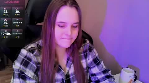 noir_ember_ online show from April 8, 3:58 pm