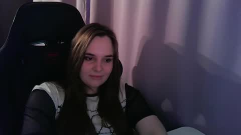 noir_ember_ online show from September 19, 11:53 am