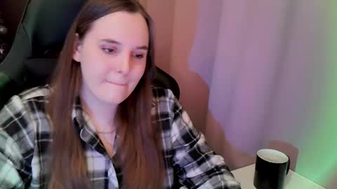 noir_ember_ online show from February 1, 3:44 pm