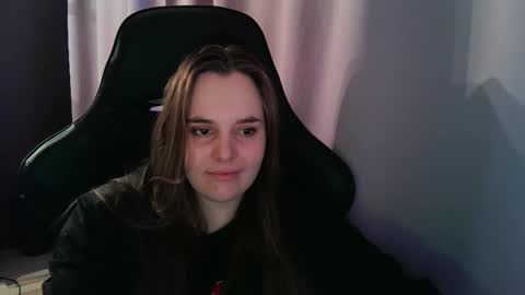 noir_ember_ online show from September 29, 11:26 am