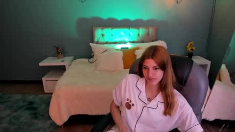 Nora online show from January 10, 8:46 pm