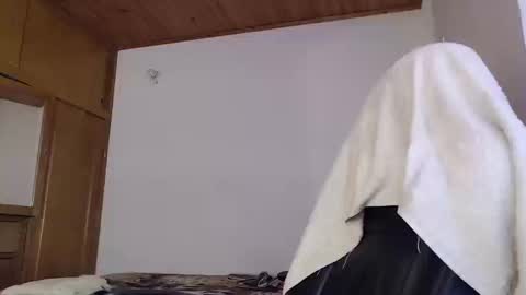 noreen_ online show from March 18, 9:31 pm