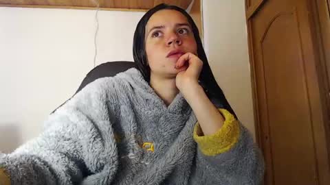 noreen_ online show from April 15, 6:08 pm