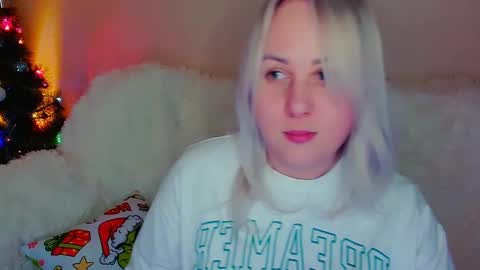 hi glad to chat online show from December 18, 7:52 pm