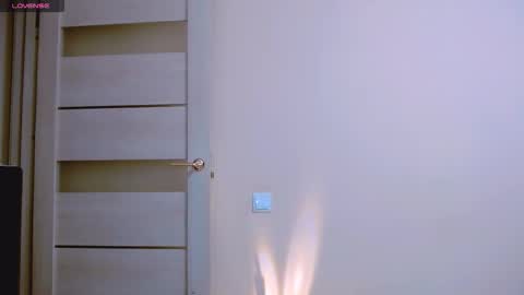 hi glad to chat online show from October 31, 12:09 pm