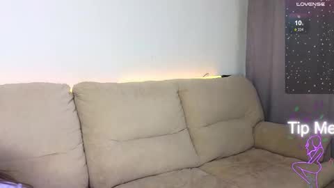 Hello My name is Helene NTMU  Finger up if u like what u see online show from November 11, 3:53 pm