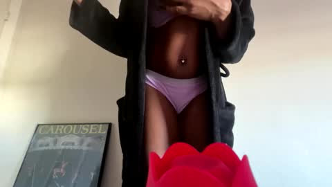 notyourkitty00 online show from December 18, 8:46 pm