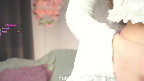Snapshot of now_you_know chatting on October 24, 1:23 am Dina online show from October 24, 1:23 am