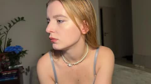 nura_foxx online show from November 12, 1:03 am