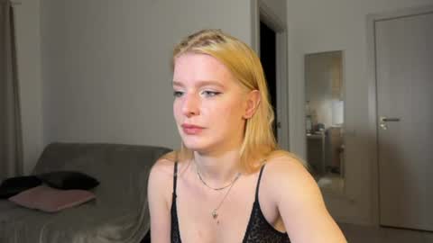 nura_foxx online show from June 28, 12:28 am