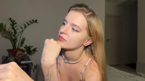 nura_foxx online show from November 22, 12:46 am