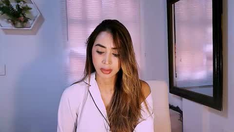 Nycole online show from March 4, 2:12 pm