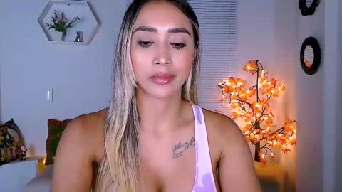 Nycole online show from December 13, 2:32 am