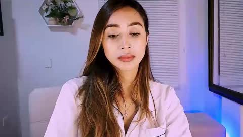 Nycole online show from March 22, 2:28 am