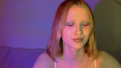 Snapshot of nyra_thira chatting on October 17, 11:52 pm nyra_thira online show from October 17, 11:52 pm