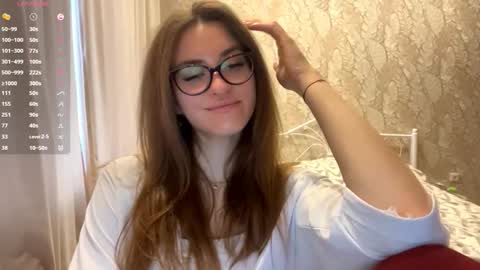 Snapshot of odelinabain chatting on October 23, 10:10 am Mia online show from October 23, 10:10 am