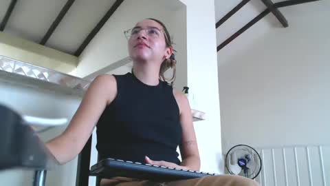 Val online show from February 21, 7:21 pm