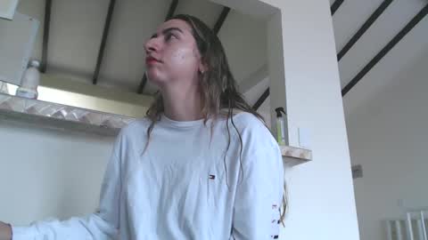 Val online show from March 5, 4:02 pm