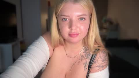 Snapshot of odriolsen chatting on October 30, 1:45 pm Odri online show from October 30, 1:45 pm