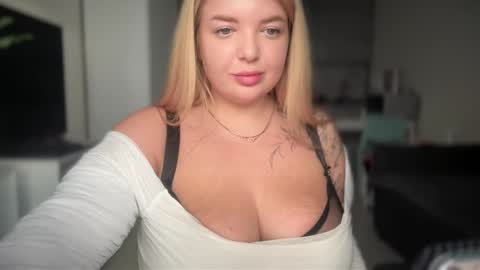 Snapshot of odriolsen chatting on September 24, 2:38 pm Odri online show from September 24, 2:38 pm