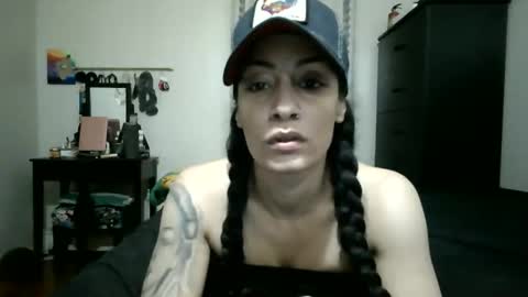 Snapshot of oglitcouple chatting on October 26, 3:35 am Lit en Cama online show from October 26, 3:35 am