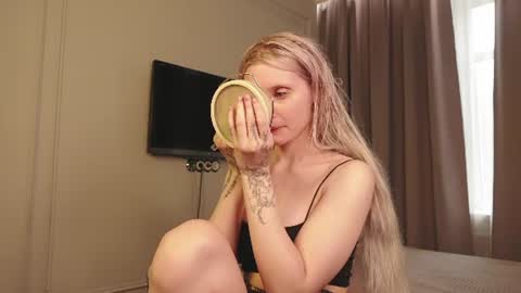 Lily online show from July 7, 1:47 pm