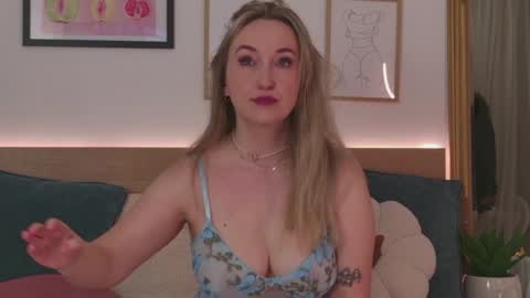 Kourtney online show from January 8, 4:34 am