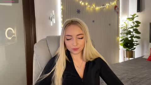 Emma online show from December 19, 1:10 am