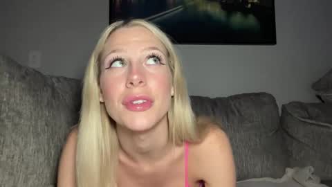 Snapshot of okchelsea chatting on October 23, 1:44 am okchelsea online show from October 23, 1:44 am