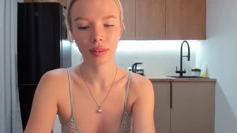 Olivia 3 online show from December 16, 9:31 pm