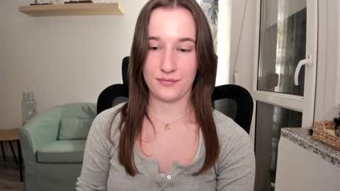 Oliwiaa2004 online show from March 10, 10:24 pm