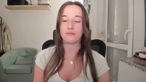 Oliwiaa2004 online show from December 13, 8:48 pm