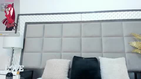 Snapshot of oliviaburningmilf chatting on October 15, 8:22 pm Olivia Burning online show from October 15, 8:22 pm