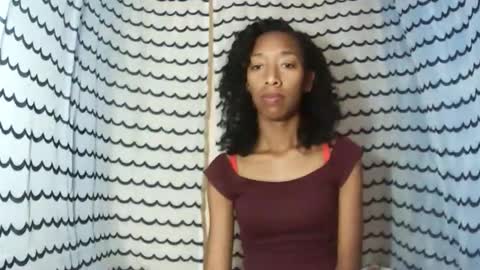 oliviah27 online show from November 5, 5:45 am