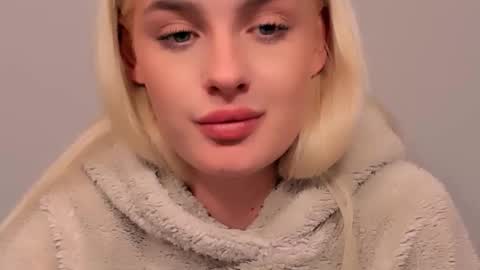 oliviaBeauty online show from March 6, 6:58 pm