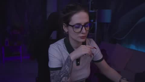 Liv online show from February 3, 2:21 am