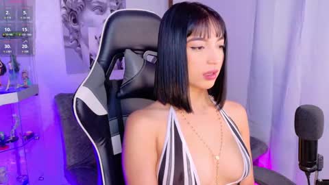 Snapshot of oliviamcneill chatting on March 10, 12:06 pm Olivia Mcneill  online show from March 10, 12:06 pm
