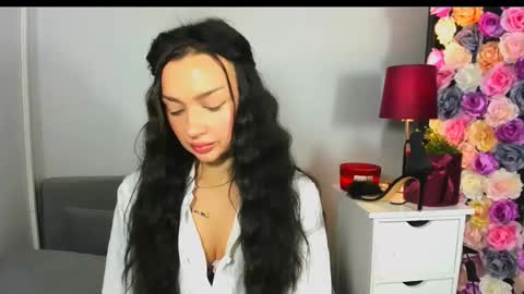 OliviaWomen online show from January 19, 7:48 am