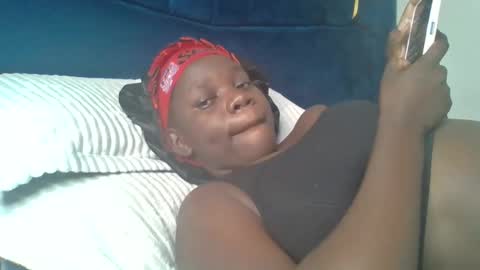 ollleina online show from April 25, 1:08 am