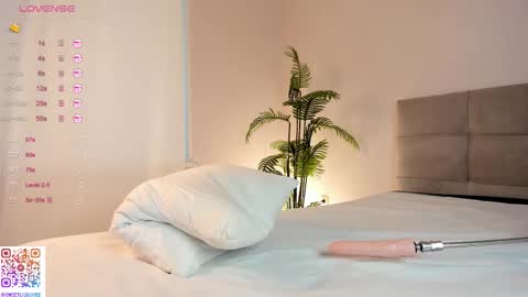 Snapshot of olsenspring chatting on October 18, 6:38 am Lily dont forget to follow me  good to see you all online show from October 18, 6:38 am