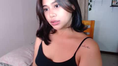 Snapshot of omariaennaid chatting on September 15, 5:49 am Angel online show from September 15, 5:49 am