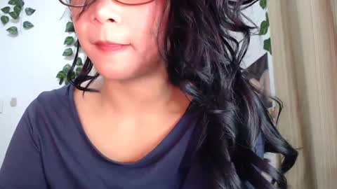 Snapshot of omariaennaid chatting on December 10, 11:22 am Angel online show from December 10, 11:22 am