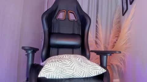 misssaray official online show from April 3, 10:41 pm