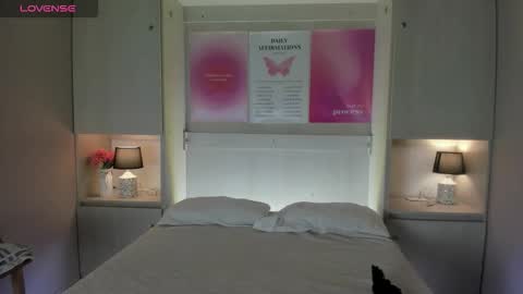 oshun_444 online show from March 17, 12:09 pm