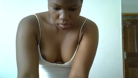 osoprettyebony online show from October 7, 11:14 am