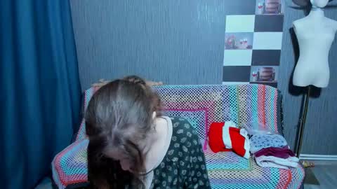 Ella online show from December 15, 8:08 am