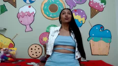 pamelaskiny20 online show from May 6, 2:37 am