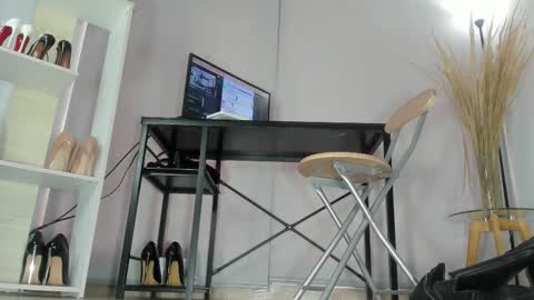 pamelasmith128858 online show from December 18, 8:13 pm